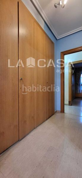 Foto 3c4f6faa-f89b-4292-a1ff-a565e20257f0. Casa amb calefacció aparcament piscina a El Berrocal Valladolid