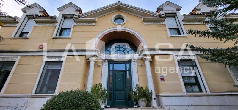 Foto a8a4e4dd-b339-4754-80e6-9b3cd52d39ee. Casa amb calefacció aparcament piscina a El Berrocal Valladolid