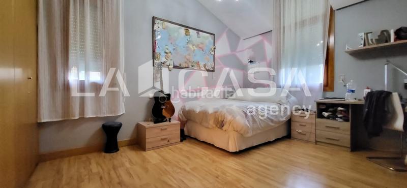 Foto b5ac113d-90c8-43b3-8d93-457e371fa060. Casa amb calefacció aparcament piscina a El Berrocal Valladolid