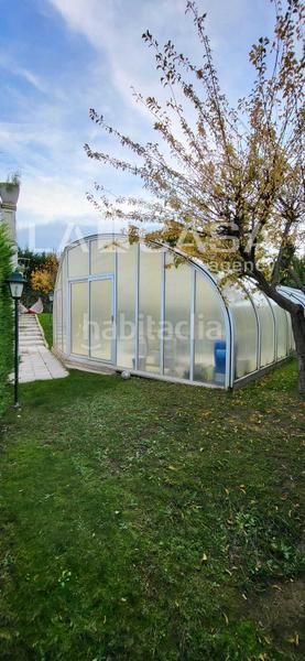 Foto c50402c5-bcb7-42af-97fd-b6a20d74800f. Casa amb calefacció aparcament piscina a El Berrocal Valladolid