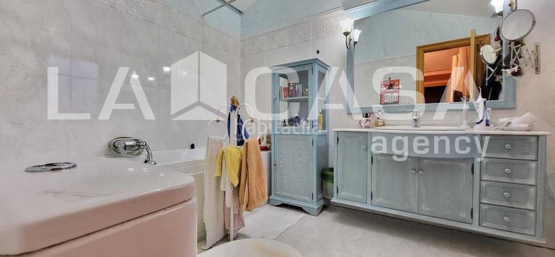 Foto d2f2d960-859c-479c-b99c-72d8162795a8. Casa amb calefacció aparcament piscina a El Berrocal Valladolid