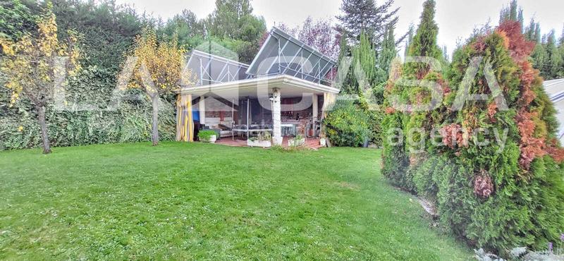 Foto d320a8af-f89e-464e-a4aa-711f18ee04a6. Casa amb calefacció aparcament piscina a El Berrocal Valladolid