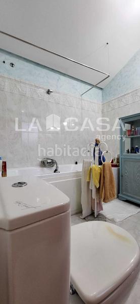 Foto e638014b-14fa-4bc6-9a34-40a6a4d26d97. Casa amb calefacció aparcament piscina a El Berrocal Valladolid