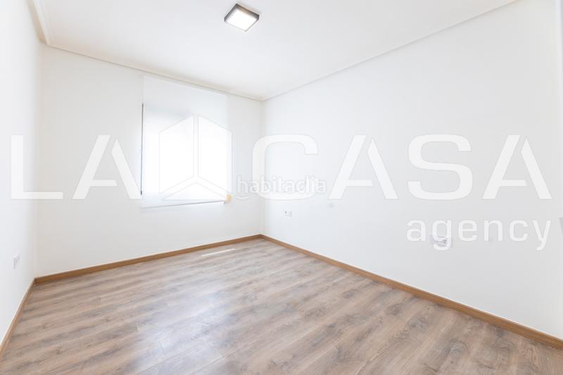 Foto dd3c40bb-0077-4421-8eed-600a194958a1. Piso  reformado y muy luminoso en zona universitaria carrer de campoamor, en Valencia