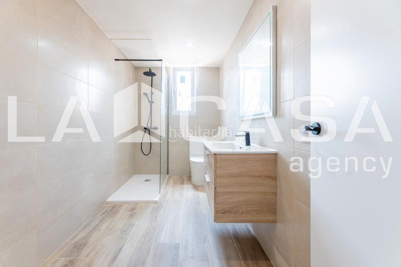 Foto eef57bd2-f389-428a-8ccb-0ea6d24eef74. Piso  reformado y muy luminoso en zona universitaria carrer de campoamor, en Valencia