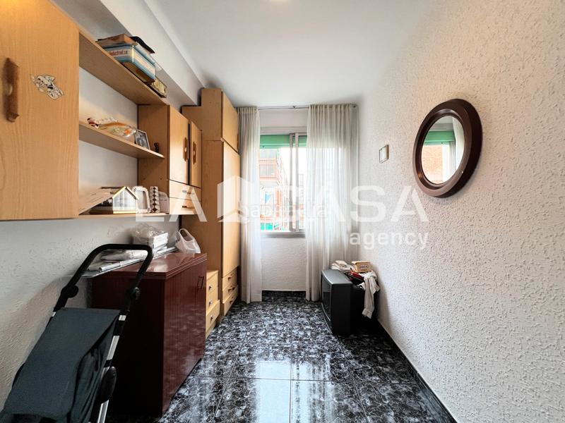 Foto 54fb5b77-c1be-4b49-abfb-f0506a621ad8. Piso  carrer del doctor trueta, santa coloma de gramenet en Badalona