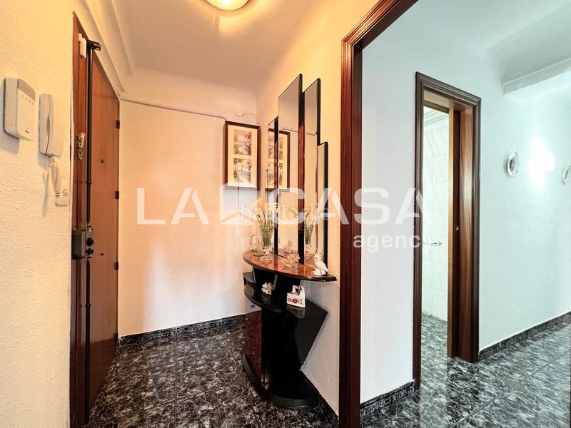 Foto fbe81346-3fc6-496c-88ba-18d36382314b. Piso  carrer del doctor trueta, santa coloma de gramenet en Badalona
