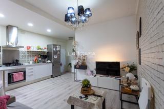 Rez-de-chaussée  Calle ferre de. Lhospitalet de llobregat