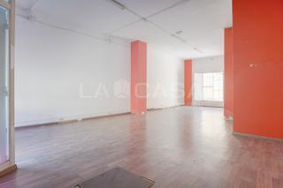 Locale commerciale  Avinguda de josep tarradellas i joan. Local en venta en centre