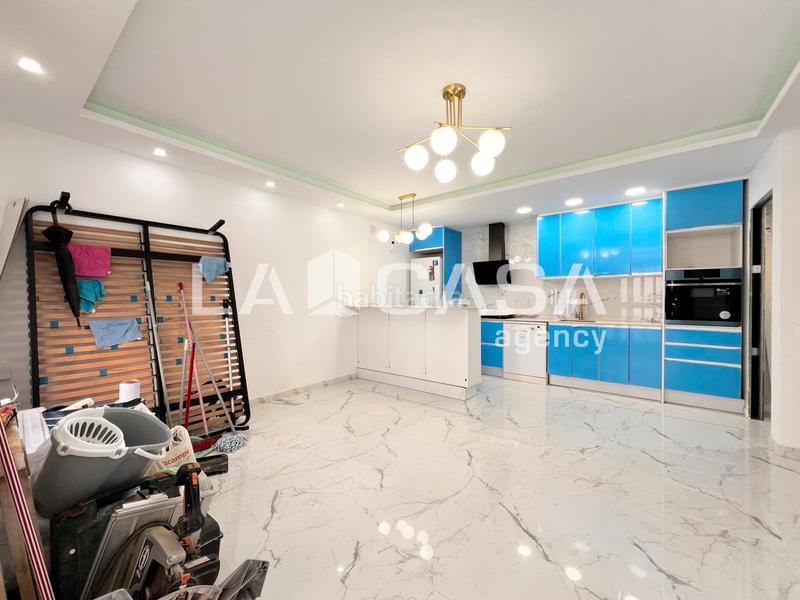 Foto 62d81d1a-1afd-4865-a050-b60474ddb5fc. Casa adosada  en venta en carrer de richard strauss, Llefià en Badalona