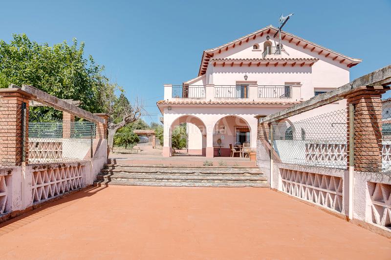 Foto 02fa60da-6ecc-419e-879f-e27fc5d905fe. Casa con riscaldamento parcheggio in Canovelles