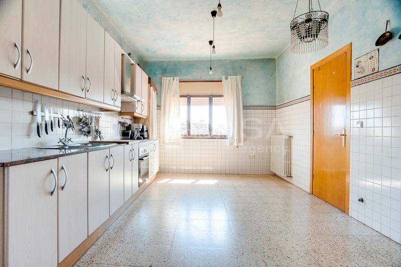 Foto 0be5f9f2-3e69-4ef2-b4f5-21850cb4cfc0. Casa con riscaldamento parcheggio in Canovelles