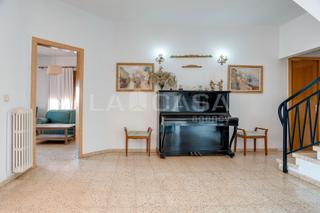 Maison  Carrer santiago rusiñol. Excelente casa ubicada en la urbanizacion can carol