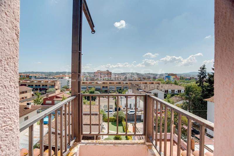 Foto 64d28a6a-0cd6-450b-ad90-afdb042249d0. Casa con riscaldamento parcheggio in Canovelles