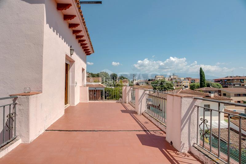 Foto e6dedc2b-699a-4a6e-a4f3-971cdc2fbca4. Casa con riscaldamento parcheggio in Canovelles