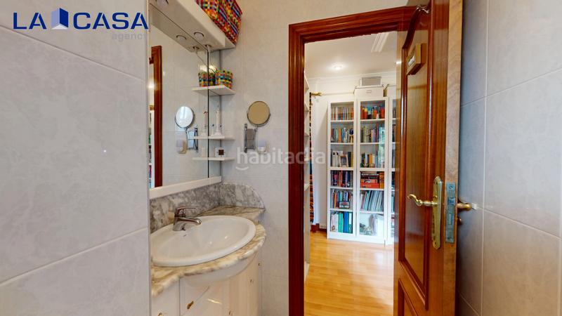 Foto 216245bb-0001-482a-abde-a094cb358aa6. Piso  en venta en calle luis de castresana en Valle de Trápaga - Trapagaran