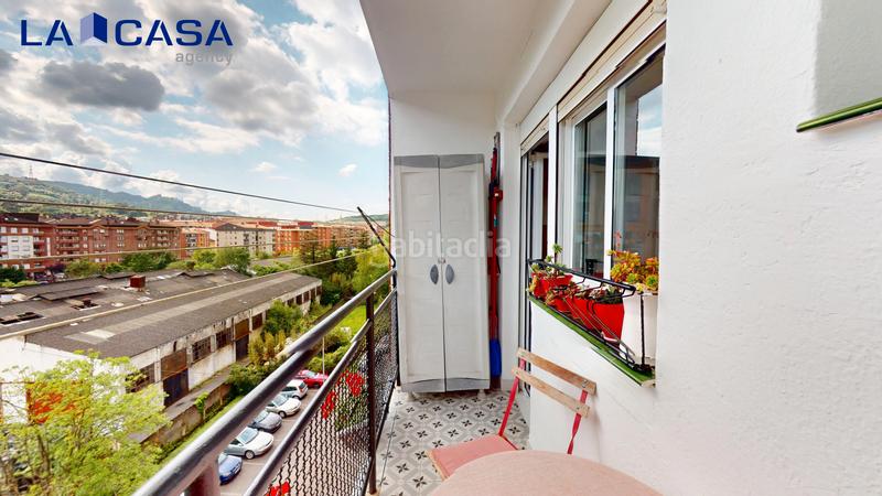Foto 273ccfdc-ce5b-4661-a71e-1466f9e1a945. Piso  en venta en calle luis de castresana en Valle de Trápaga - Trapagaran
