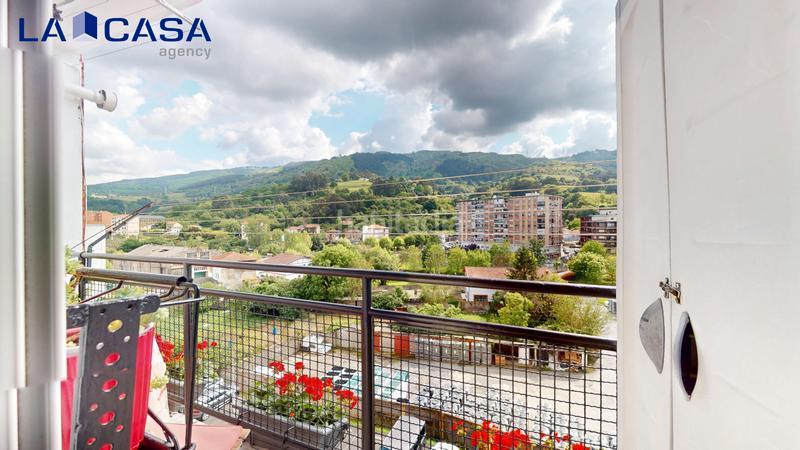 Foto 4450f1ec-3778-40d4-be6c-a2dd8296b720. Piso  en venta en calle luis de castresana en Valle de Trápaga - Trapagaran