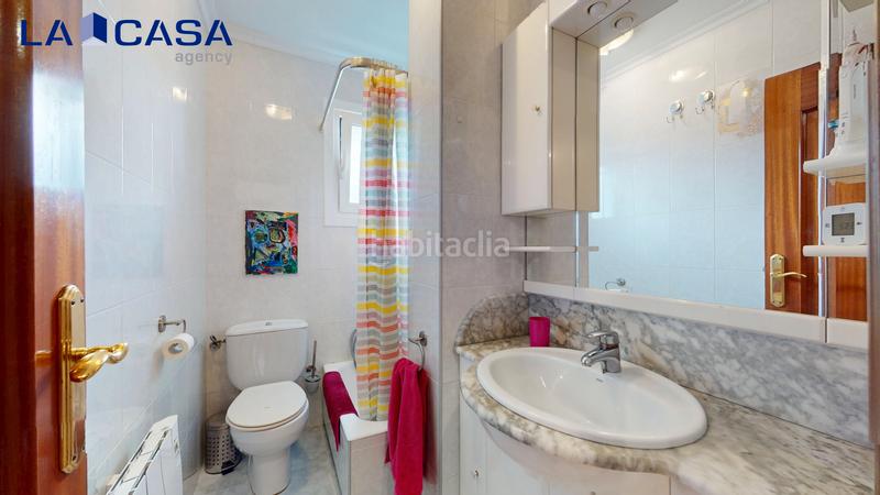 Foto 8fafc71a-9321-46e4-844c-c145d62a2e44. Piso  en venta en calle luis de castresana en Valle de Trápaga - Trapagaran