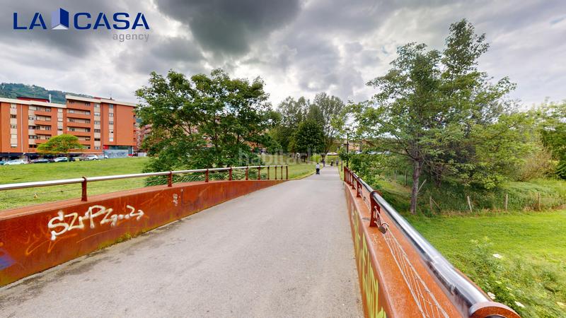 Foto 951b557c-55f5-4877-87a4-f1bad28e10ff. Piso  en venta en calle luis de castresana en Valle de Trápaga - Trapagaran