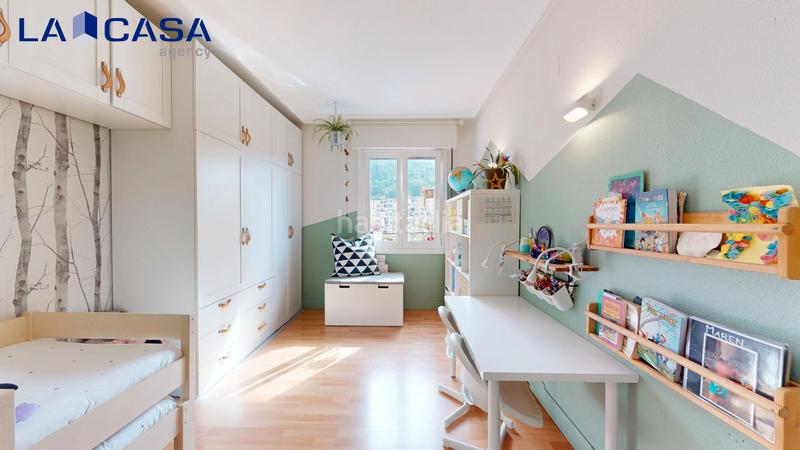 Foto e4f86e5b-da29-4aa8-8bcc-07704c628087. Piso  en venta en calle luis de castresana en Valle de Trápaga - Trapagaran