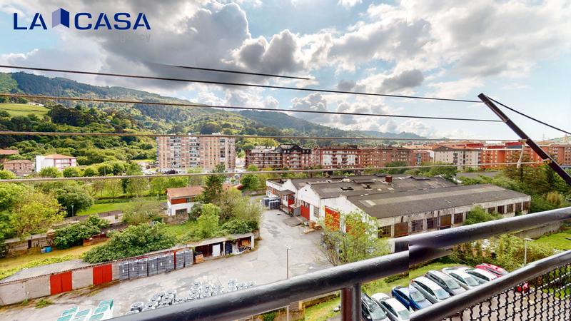 Foto e94e8134-e16f-46f6-afd8-51a0a7852eb4. Piso  en venta en calle luis de castresana en Valle de Trápaga - Trapagaran