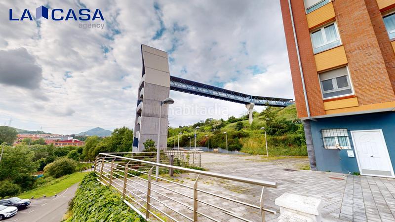 Foto f95d3628-fec2-4896-aaf7-b60f199aba6c. Piso  en venta en calle luis de castresana en Valle de Trápaga - Trapagaran