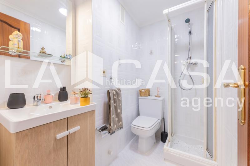 Foto 219f3c50-7002-4de3-b538-3393841a1ca1. Piso  en venta en calle meliana en Els Orriols Valencia