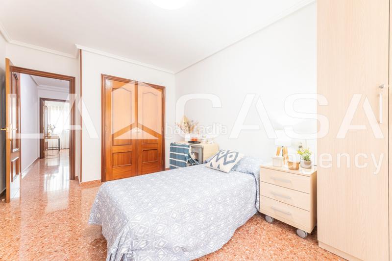 Foto 35dafc69-7a26-4854-a7c9-9861a1ef8455. Piso  en venta en calle meliana en Els Orriols Valencia