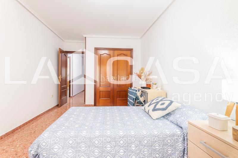 Foto 938a43e6-2018-410c-855f-6cb48085fd17. Piso  en venta en calle meliana en Els Orriols Valencia