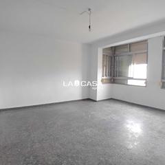 Casa  Calle eladio infantes. Excelente edificio de 3 plantas con patio y dos azoteas