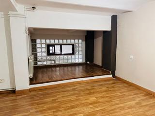 Pis  Calle corsega. Planta baja con cedula de habitabilidad