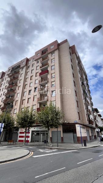 Foto a1d27b93-55ba-4b3b-8313-445254a843e4. Piso excelente vivienda en muy buena ubicacion en Erandio