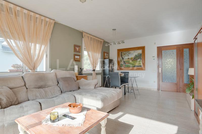 Foto 0e67b027-833d-420f-b994-5cc67a99038c. Chalet excelente casa en can regassol en Bigues i Riells