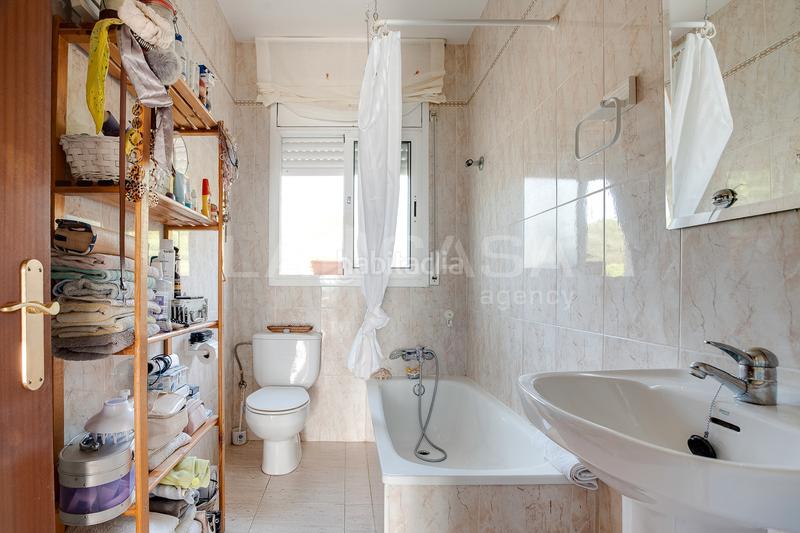Foto 4c3bc032-d561-4542-a347-c8f5f4a1e554. Chalet excelente casa en can regassol en Bigues i Riells