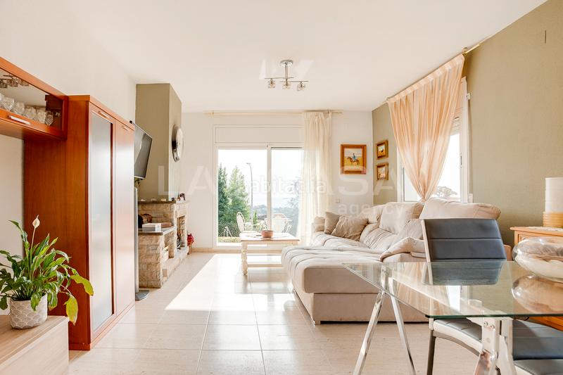 Foto d925888c-27d4-4552-acd2-b2eccc8fe249. Chalet excelente casa en can regassol en Bigues i Riells