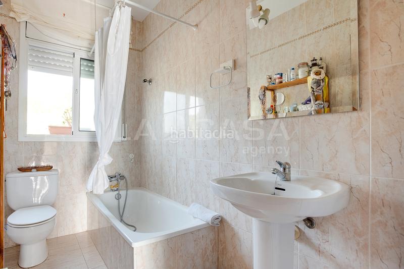 Foto dc70104e-9e3c-4a2c-940c-8dffeef7a8f1. Chalet excelente casa en can regassol en Bigues i Riells
