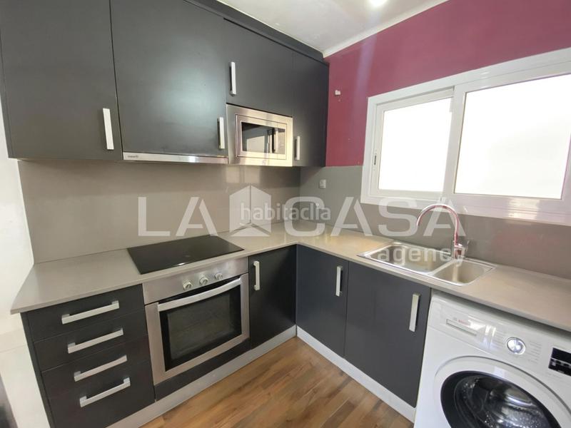 Foto 6478df83-0a03-4e14-9a15-fb590e0977eb. Attico con riscaldamento in Santa Rosa Santa Coloma de Gramenet