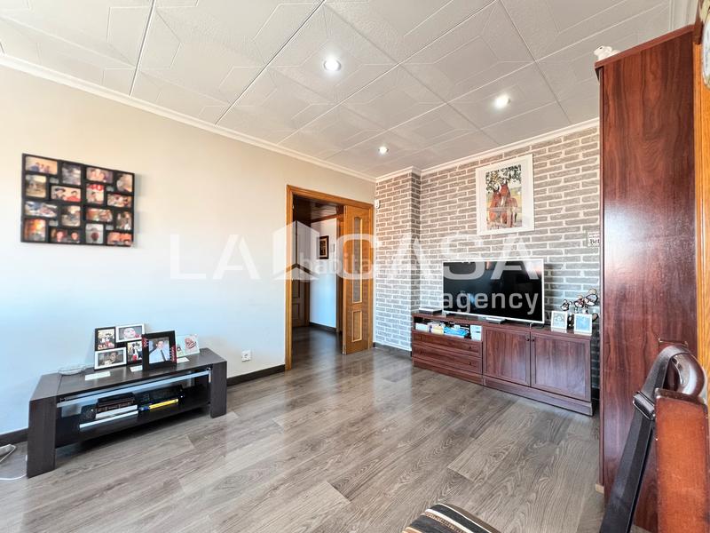 Foto de99596b-a952-452f-a354-e8b56c77e0ca. Piso  en venta en Llefià en Llefià Badalona