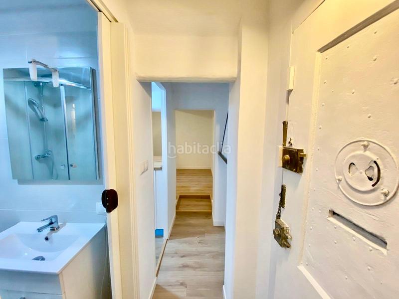 Foto a3f5f2ea-47a7-4e40-b577-47572f9c8162. Piso atención inversores! estudio reformado en entresuelo con ascensor! en Barcelona