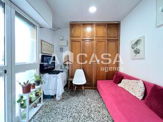 Local Comercial  Carrer de juan valera. Local comercial local vivienda sin cédula en la salut badalona