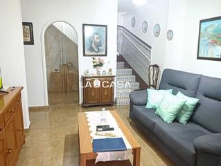 Haus  Calle salvador dalí. Casa en la zona de agua marina, algeciras