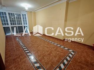 Appartement  Calle guipuzcoa. Excelente piso en la zona de la redondilla