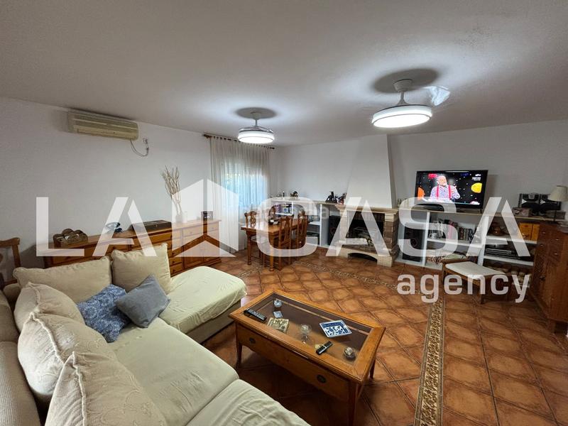 Foto 129e43db-1545-4454-af92-9fd9c97b2dc0. Chalet excelente casa en planta baja en echaguy en Dos Hermanas