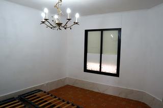 Appartement  Calle montseny del. Piso a reformar con gran potencial  57 m construidos
