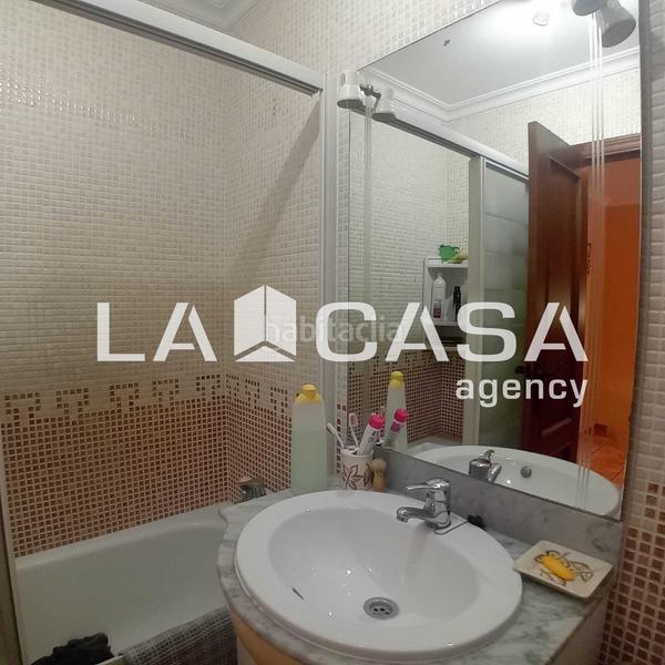 Foto 2a3ca12a-f9a0-4fdb-b594-a6983f2fe86b. Casa amb aparcament a El Rinconcillo Algeciras