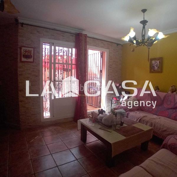 Foto 54a45777-5331-4e16-aaff-6002ed080a5c. Casa amb aparcament a El Rinconcillo Algeciras