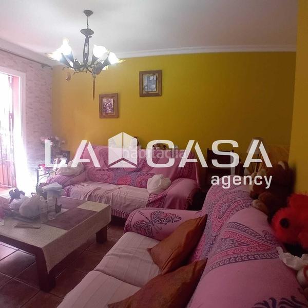 Foto a575359e-d39c-44b8-bbf4-53958d04a003. Casa amb aparcament a El Rinconcillo Algeciras