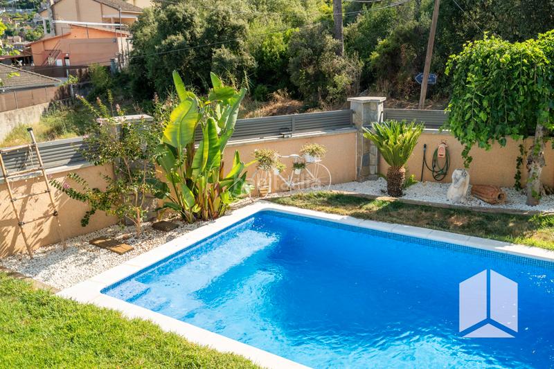 Foto 785b663e-184b-4c02-96b5-9596eeb68a9c. Casa amb aparcament piscina a Sant Vicenç dels Horts