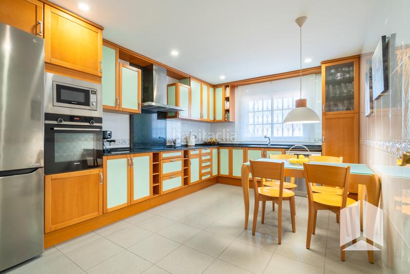 Foto eb79832d-b660-4d16-96ef-1fe5cae46d0b. Casa amb aparcament piscina a Sant Vicenç dels Horts